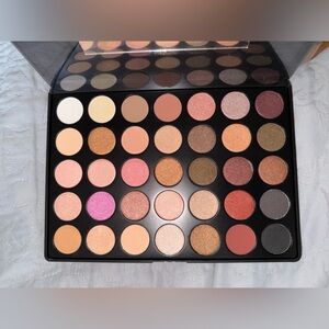 Mizz eleganza Eyeshadow Palette